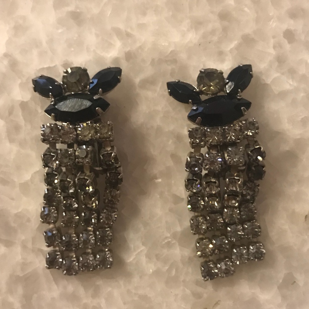 Vintage 1940s Beautiful dangle earrings